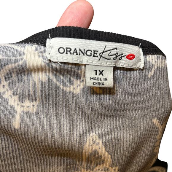 NWT Ribbed Butterfly Scoop Neck Top Size 1X Black & White Short Sleeves - Picture 7 of 8